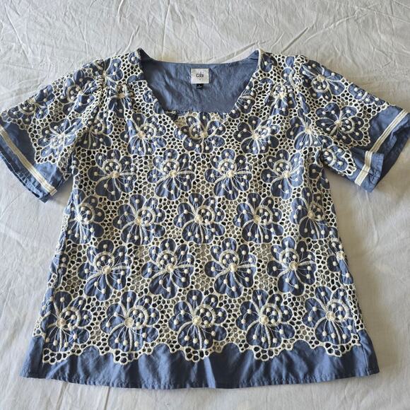 Cabi Embroidered V-Neck Eyelet Lace Top Sz S Blue White Short Sleeve Minimalist - Picture 4 of 8